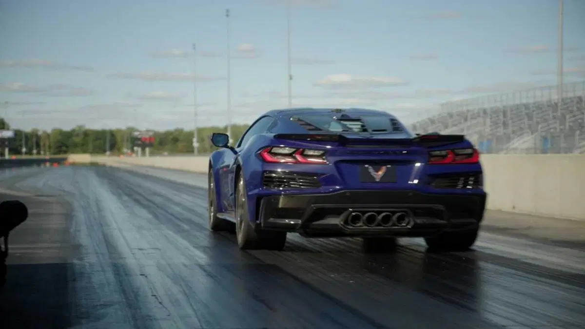 Corvette ZR1X, 0-100 km/h in 1,68 secondi: l'auto americana più veloce di sempre batte anche la Bugatti (5)