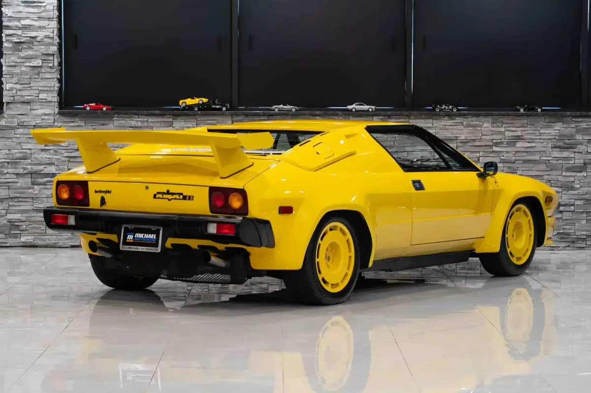 Lamborghini Jalpa Giallo Fly: la supersportiva anni ’80 più rara che puoi comprare (8)