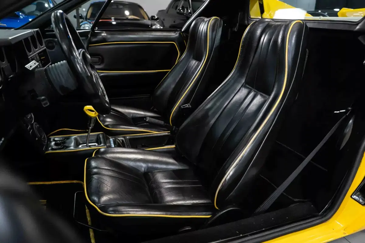 Interni della Lamborghini Jalpa Giallo Fly (3)