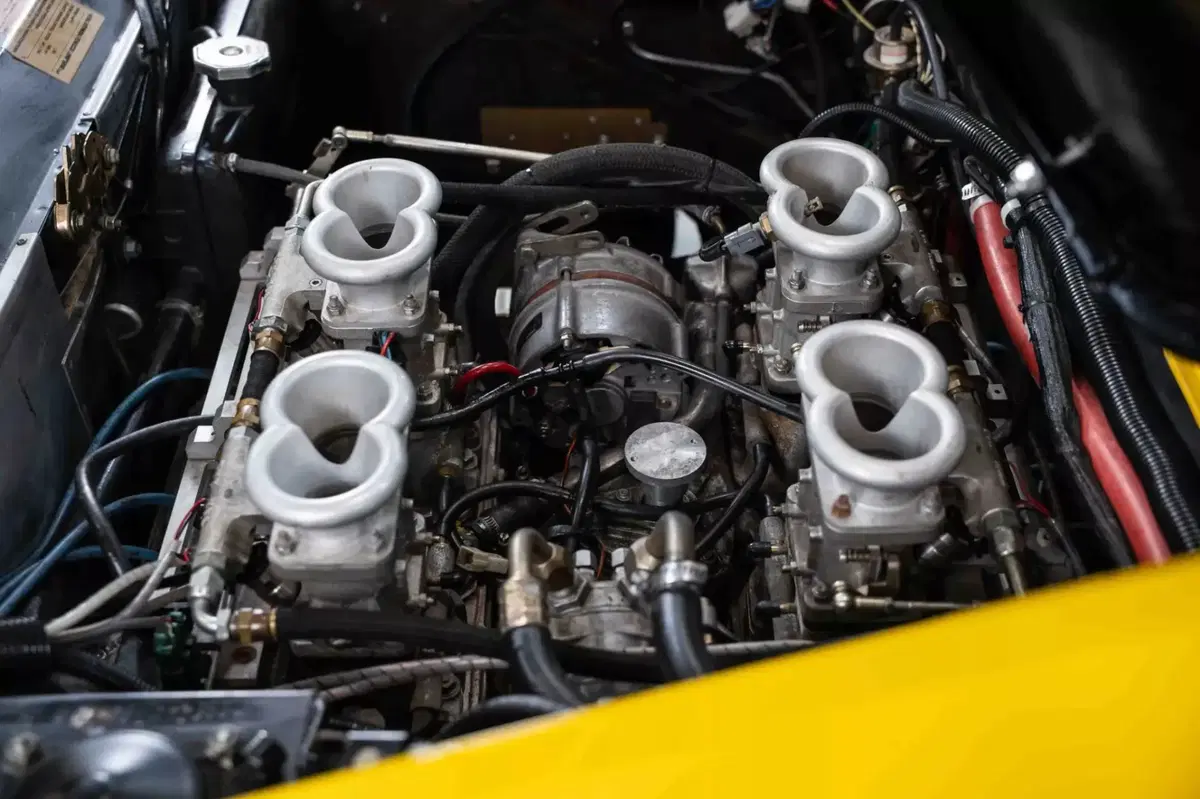 Interni della Lamborghini Jalpa Giallo Fly (7)