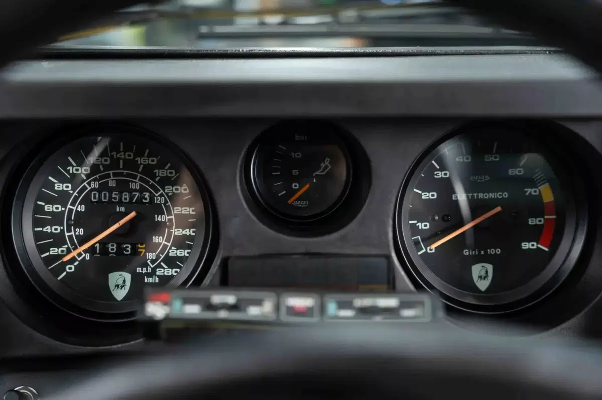 Interni della Lamborghini Jalpa Giallo Fly (8)