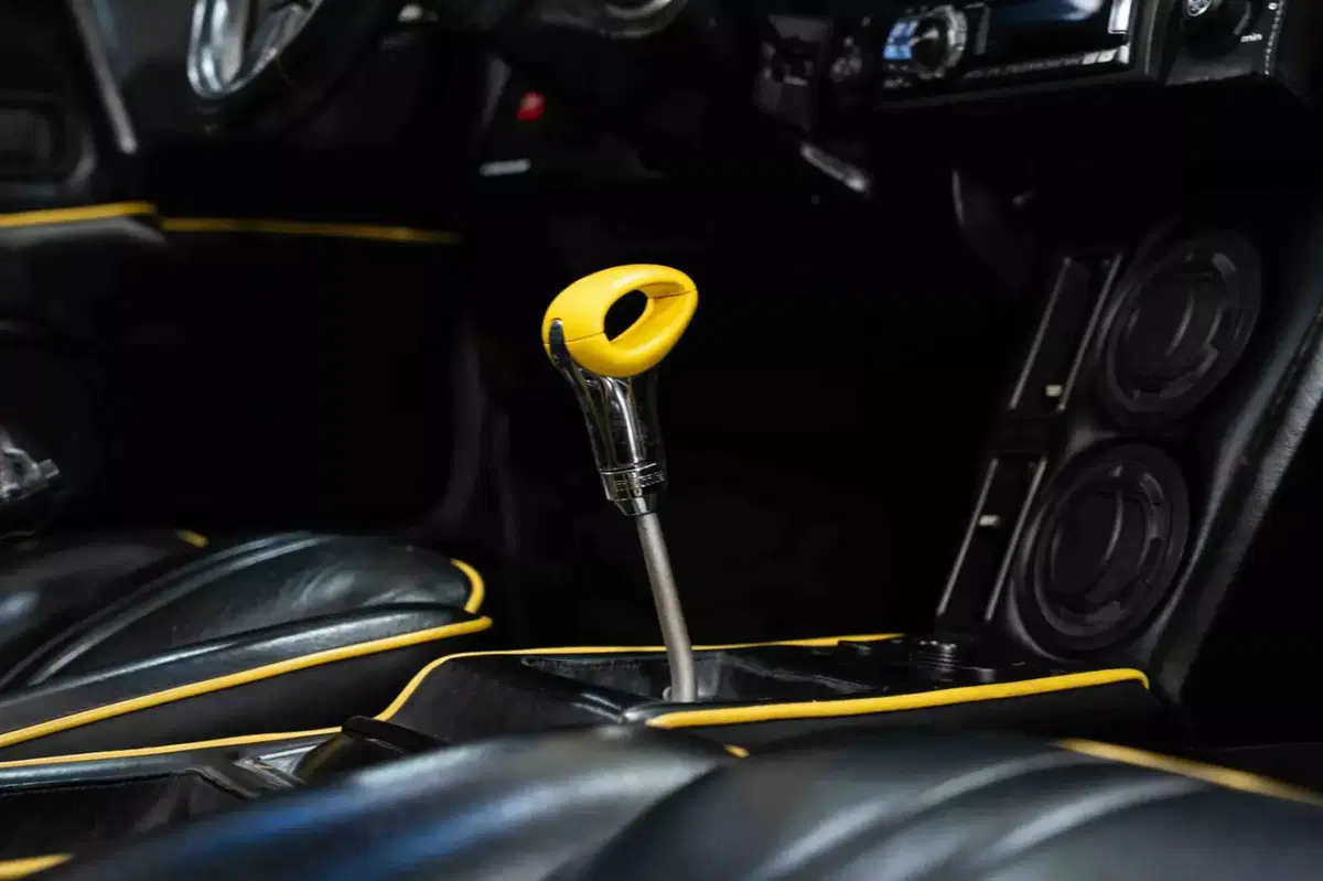 Interni della Lamborghini Jalpa Giallo Fly (16)