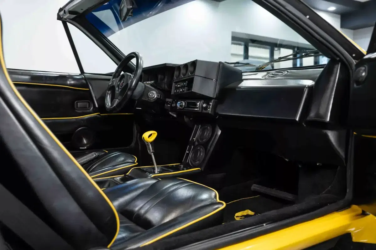 Interni della Lamborghini Jalpa Giallo Fly (17)