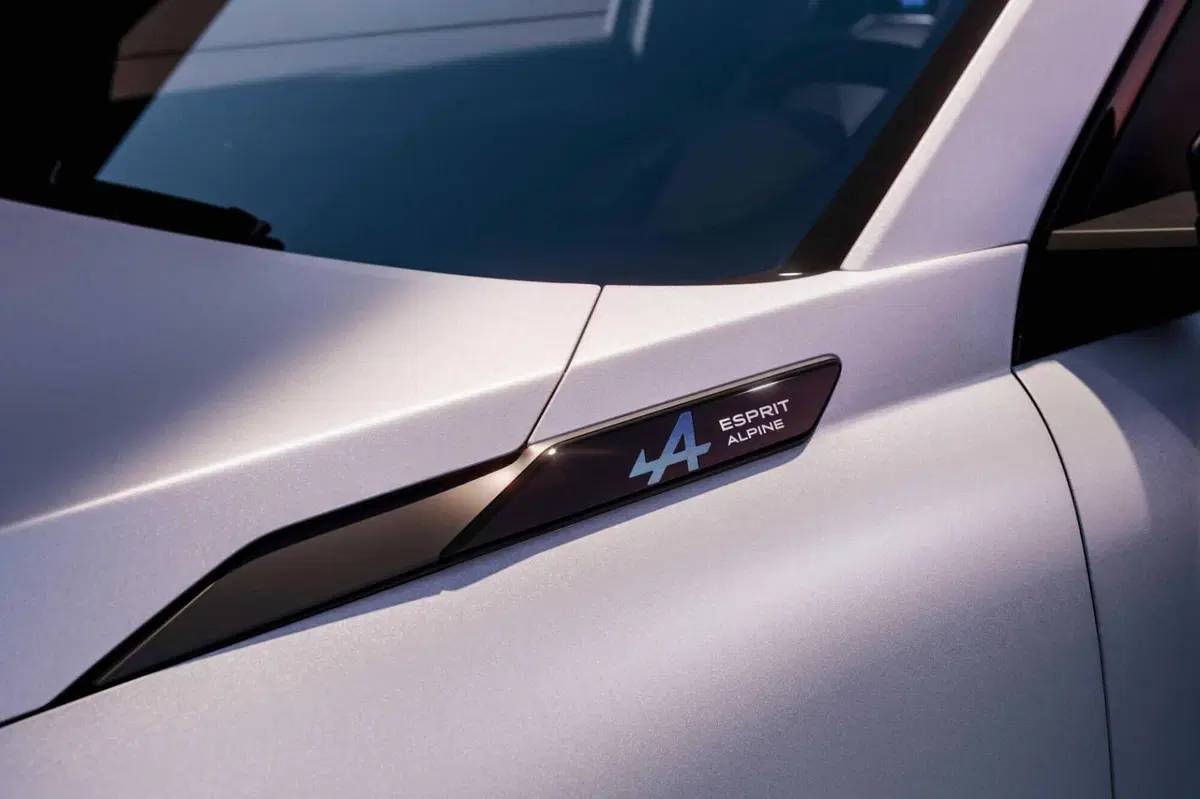 Renault Filante: il crossover da 250 CV che segna il ritorno della Losanga nel premium (10)