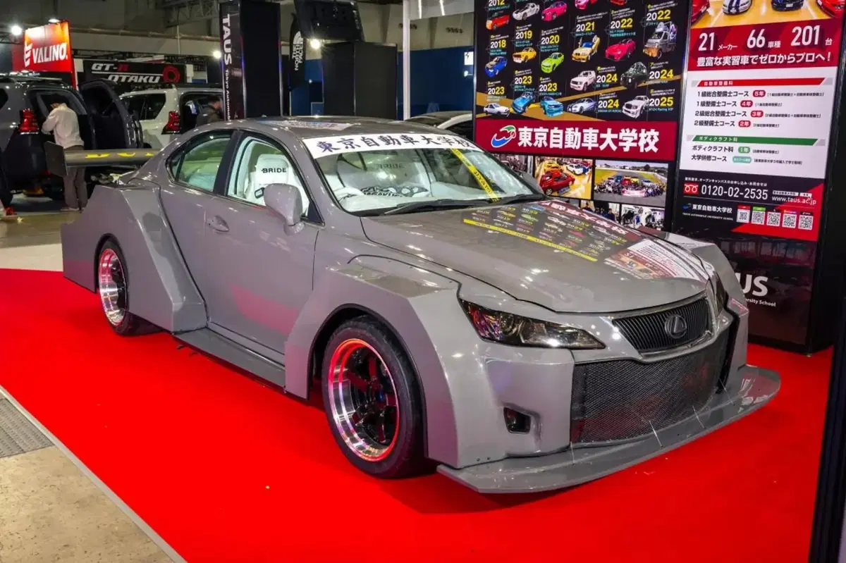 Questa Lexus sembra uscita da Minecraft: è l’auto più strana del Tokyo Auto Salon 2026 (2)