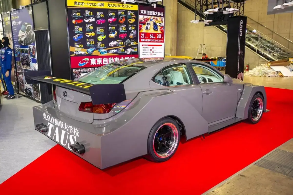 Questa Lexus sembra uscita da Minecraft: è l’auto più strana del Tokyo Auto Salon 2026 (3)