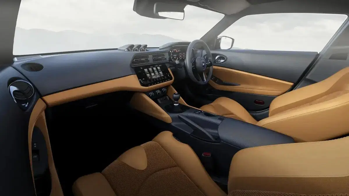 Nissan Z 2027: il restyling porta il cambio manuale sulla NISMO e gli appassionati esultano (4)