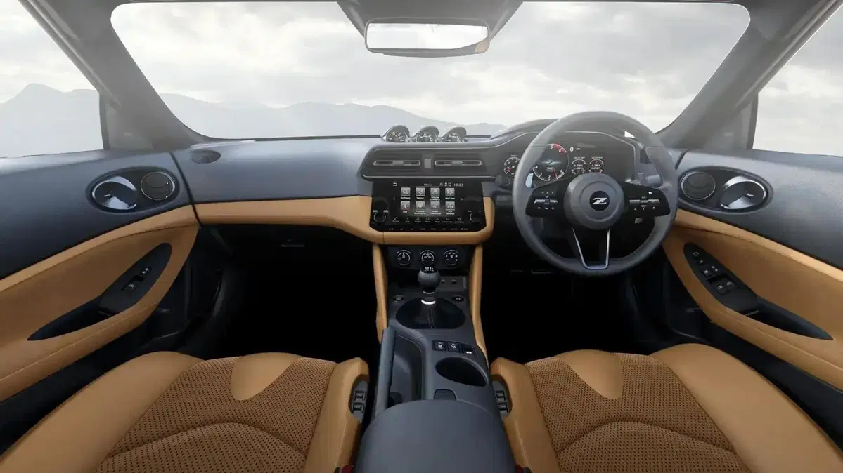 Nissan Z 2027: il restyling porta il cambio manuale sulla NISMO e gli appassionati esultano (5)