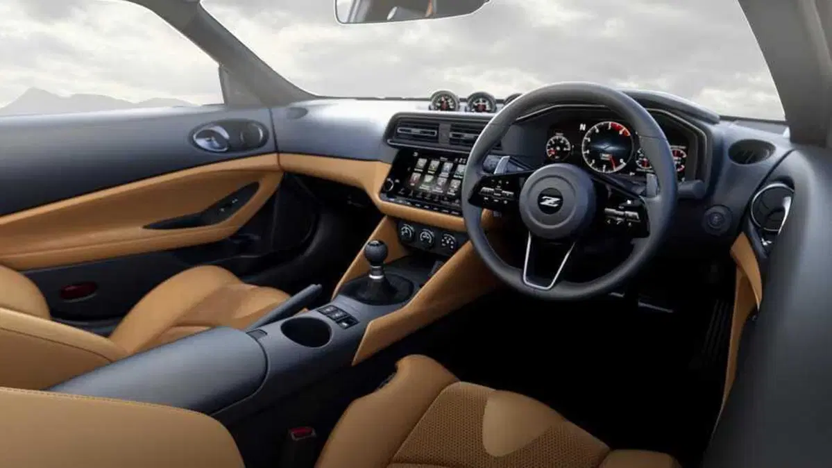 Nissan Z 2027: il restyling porta il cambio manuale sulla NISMO e gli appassionati esultano (7)