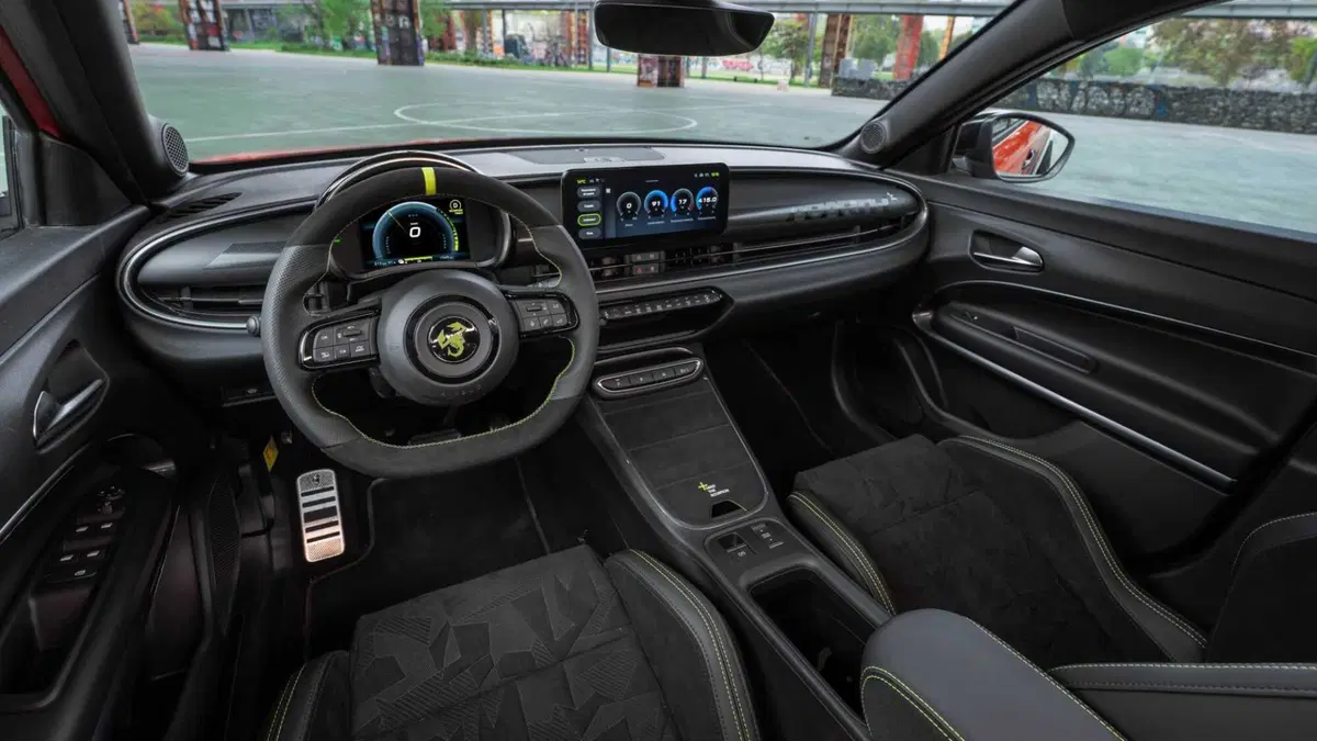 Abarth 600e 54kWh Competizione Edizione Milano Cortina 2026 280cv (3)