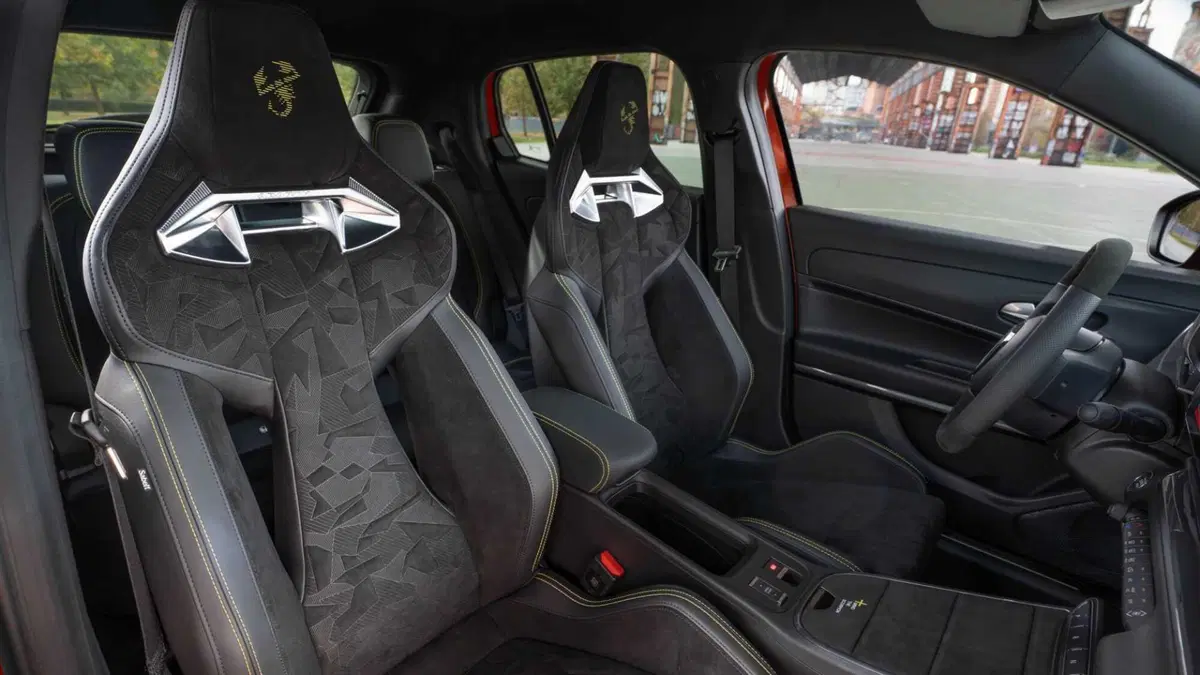 Abarth 600e 54kWh Competizione Edizione Milano Cortina 2026 280cv (4)
