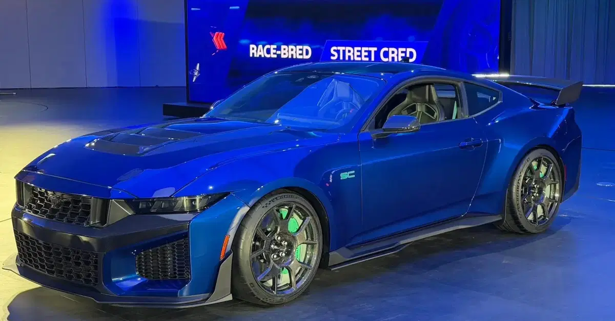 Ford Mustang Dark Horse SC 2026: nasce la &ldquo;supercharged&rdquo; pensata per la pista e pronta a sfidare Porsche