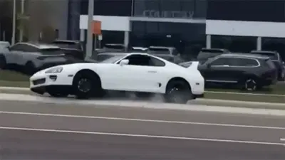 La Supra fa strike: prima contro una Toyota e poi direttamente in concessionaria