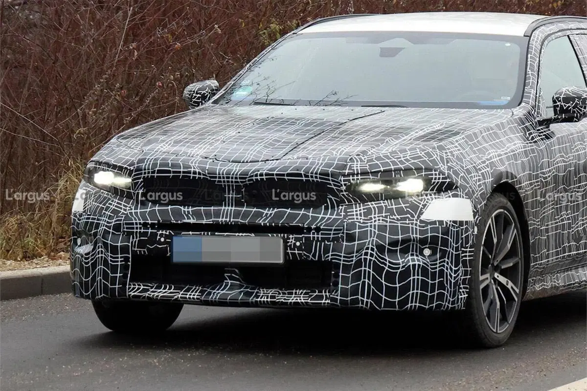 BMW Serie 5 Touring 2027, ecco cosa cambia: nuovo design e tecnologia più evoluta (2)