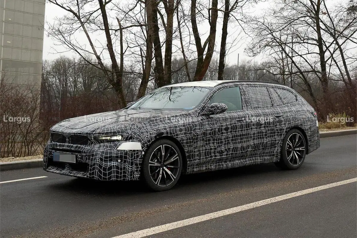 BMW Serie 5 Touring 2027, ecco cosa cambia: nuovo design e tecnologia più evoluta (3)