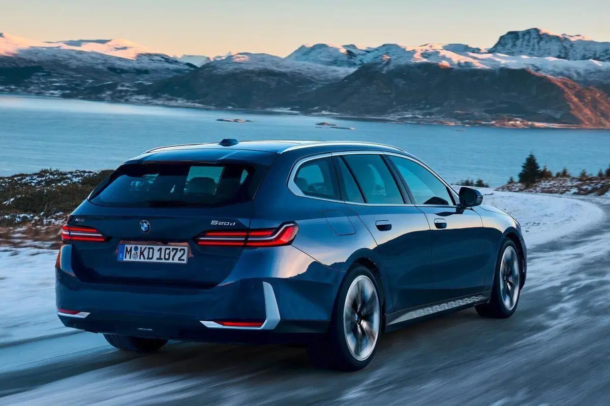 BMW Serie 5 Touring 2027, ecco cosa cambia: nuovo design e tecnologia più evoluta (8)