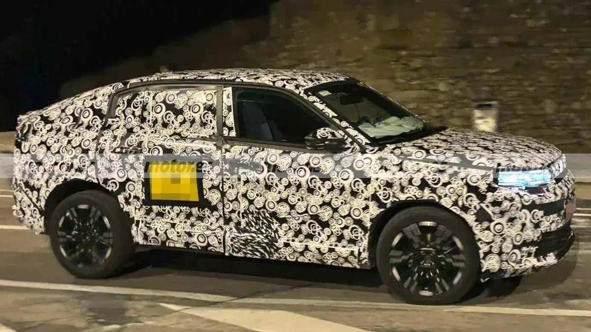 Fiat Fastback 2026: la variante coupé si scopre e rivela un carattere inaspettato [Foto Spia] (4)