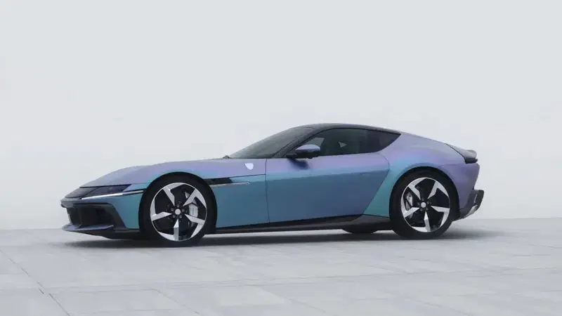 Ferrari Tailor Made 12Cilindri: l&rsquo;arte italiana incontra il K-Pop con neon e crine di cavallo