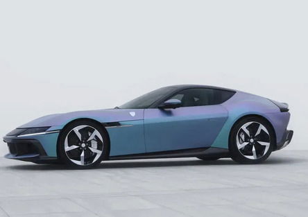 Ferrari Tailor Made 12Cilindri: l’arte italiana incontra il K-Pop con neon e crine di cavallo