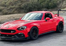 Non ci crederai mai, ma un’appassionato ha trasformato una Fiat 124 Spider in un mostro da pista (con motore giapponese)