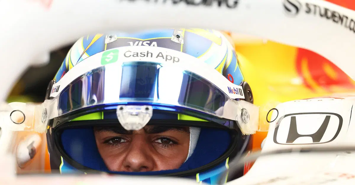 F1, primo incidente dell&rsquo;era 2026: Arvid Lindblad fuori pista a Imola con la Racing Bulls