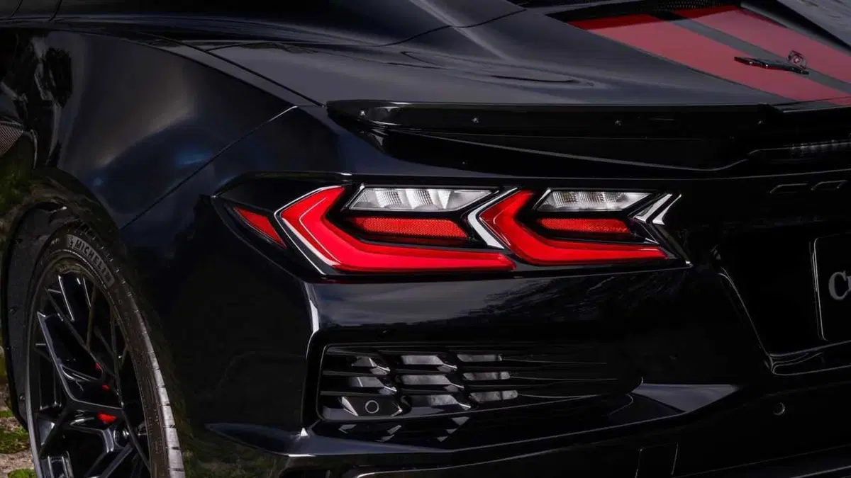 Corvette ZR1 da 1.064 CV: la supercar americana più potente di sempre sbarca in Europa (2)