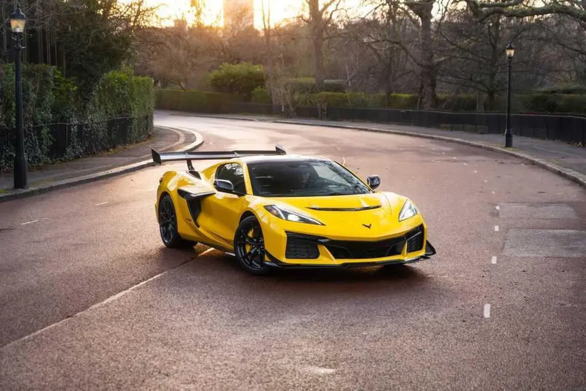 Corvette ZR1 da 1.064 CV: la supercar americana più potente di sempre sbarca in Europa (20)