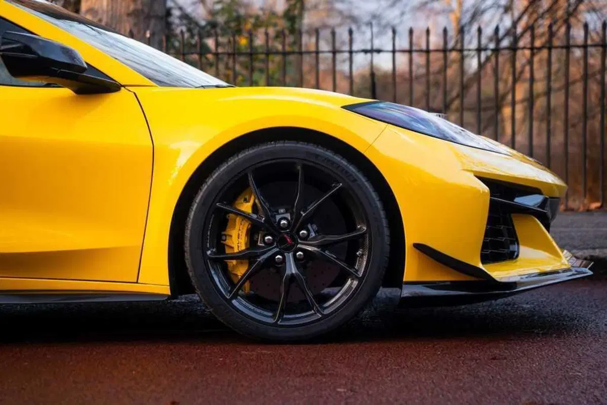Corvette ZR1 da 1.064 CV: la supercar americana più potente di sempre sbarca in Europa (25)