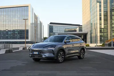 Auto cinesi in Italia: nel 2025 &egrave; boom di vendite. Una su dodici &egrave; Made in China