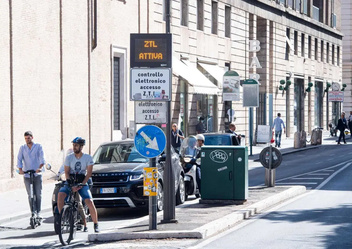 ZTL 2026, stretta su ibride ed elettriche: tutte le città dove scattano divieti e nuove tariffe (2)