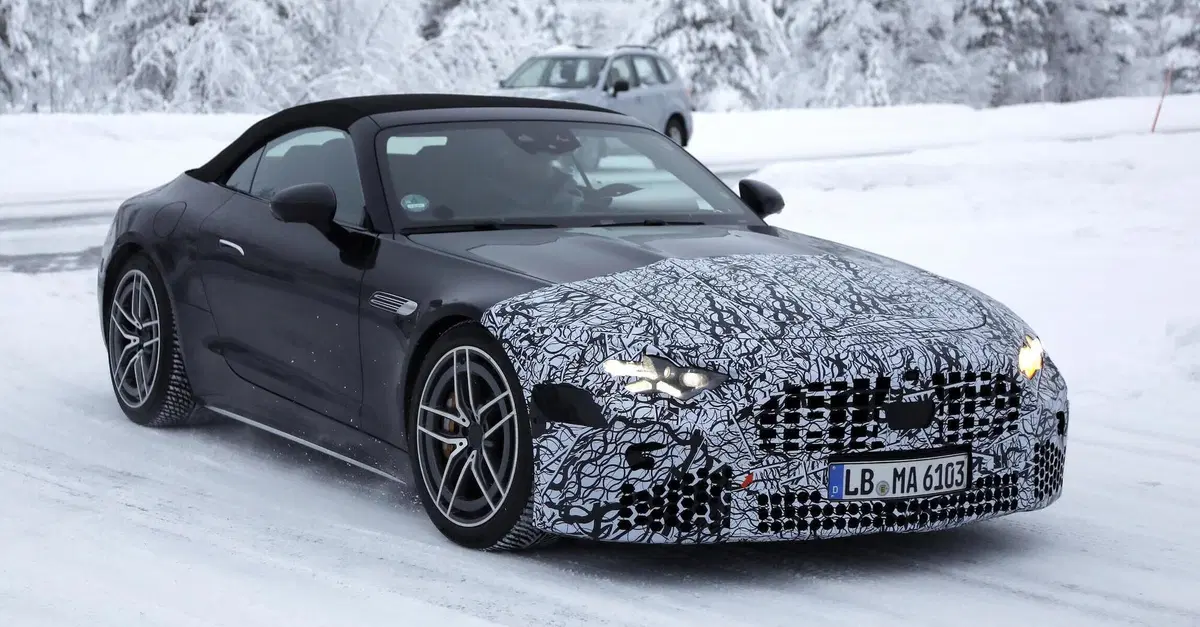 Mercedes-AMG SL e Maybach SL: primi avvistamenti dei facelift con nuovi fari a stella