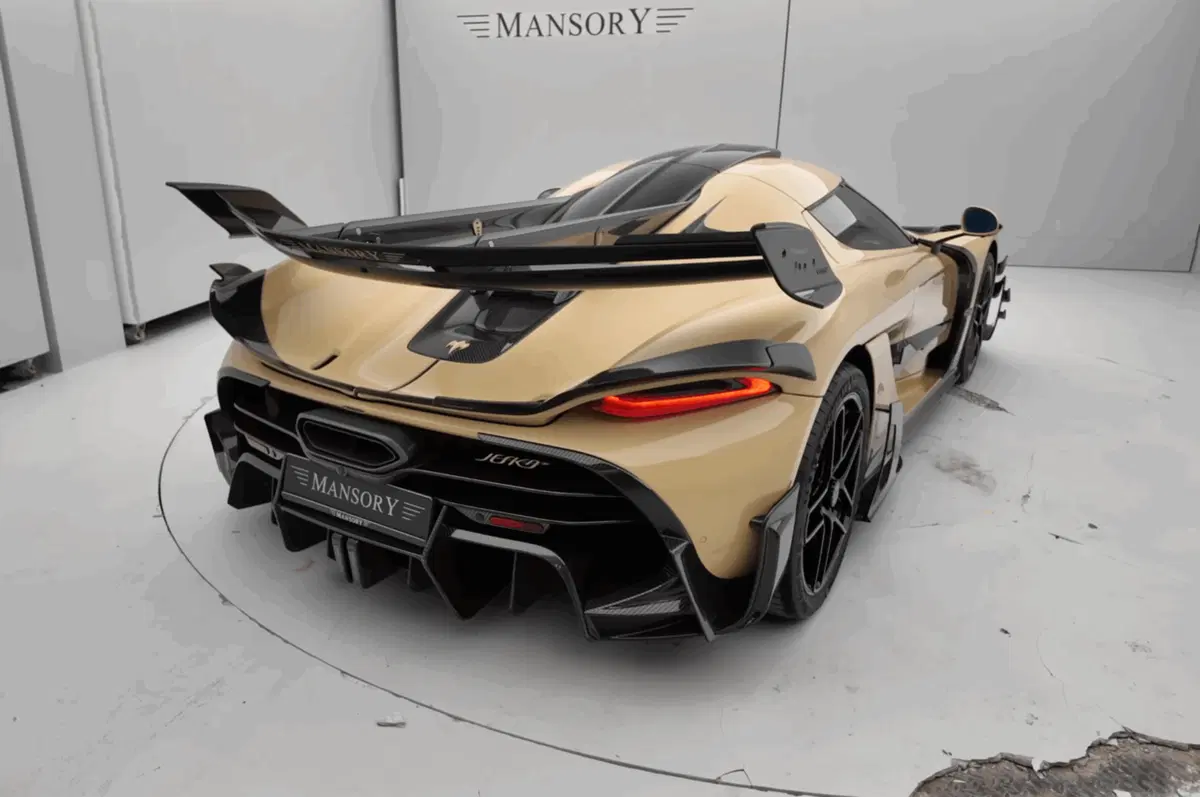 Ecco la prima Koenigsegg Jesko firmata Mansory: nasce l’hypercar svedese con un kit in carbonio estremo (2)