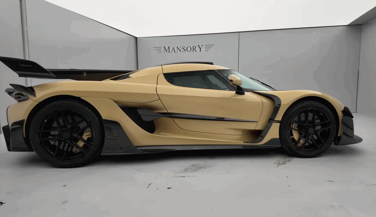 Ecco la prima Koenigsegg Jesko firmata Mansory: nasce l’hypercar svedese con un kit in carbonio estremo (3)