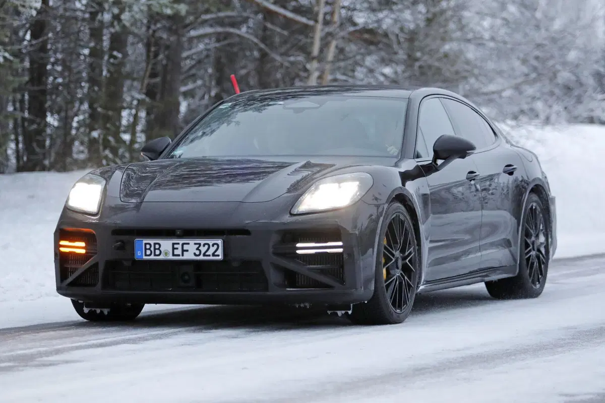 Porsche Panamera verso l’Euro 7: avvistato il facelift della terza generazione (3)