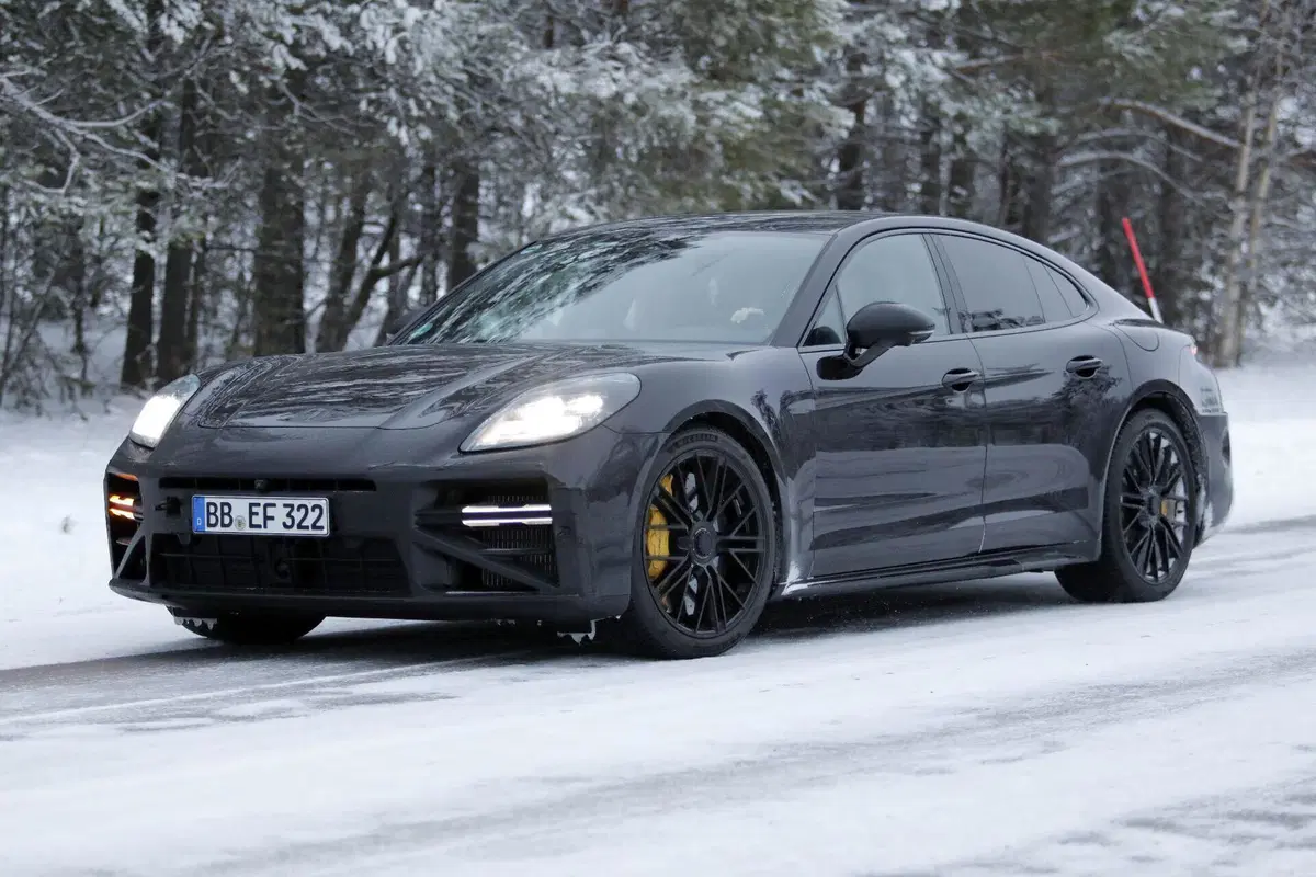 Porsche Panamera verso l’Euro 7: avvistato il facelift della terza generazione (4)