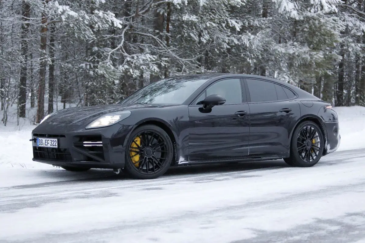 Porsche Panamera verso l’Euro 7: avvistato il facelift della terza generazione (5)