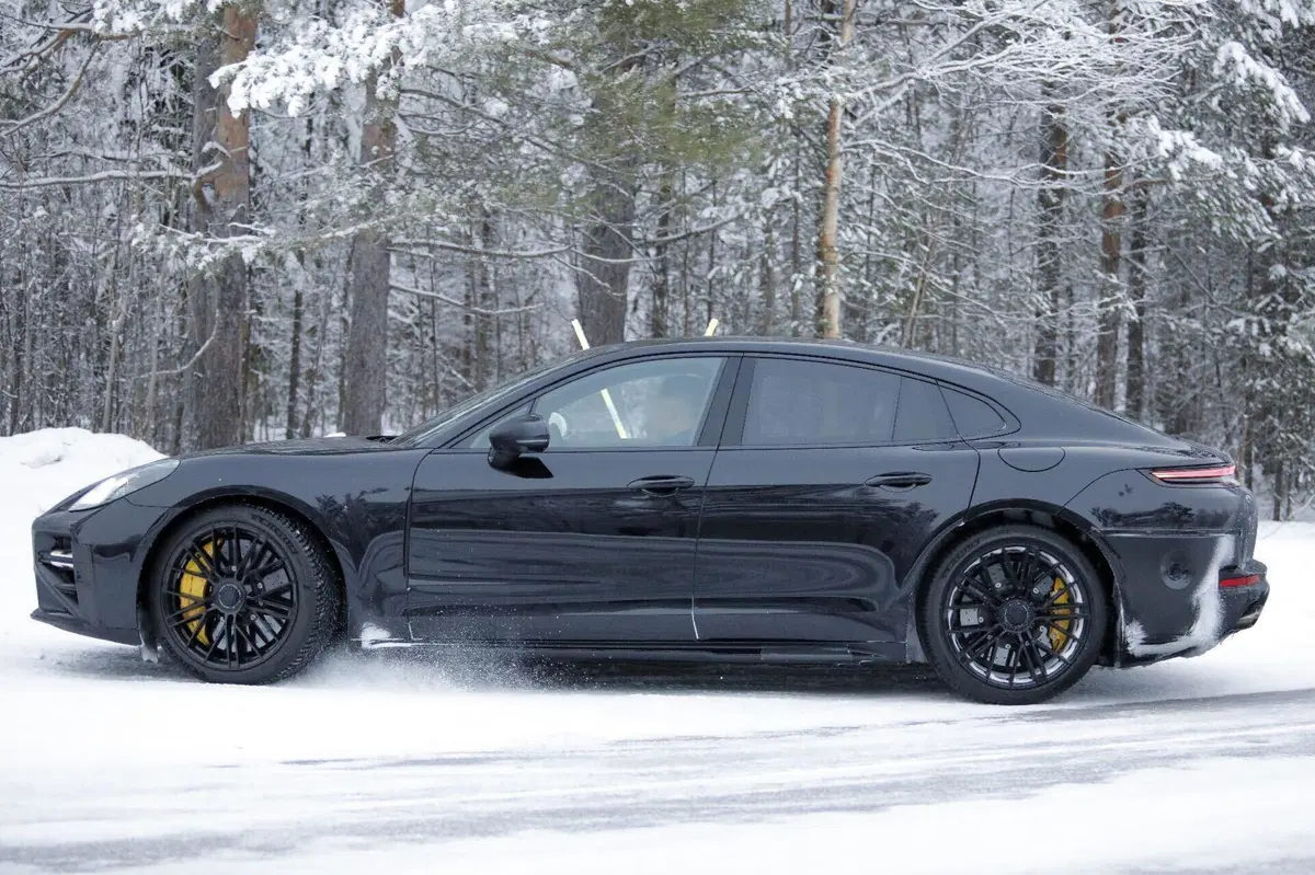 Porsche Panamera verso l’Euro 7: avvistato il facelift della terza generazione (6)