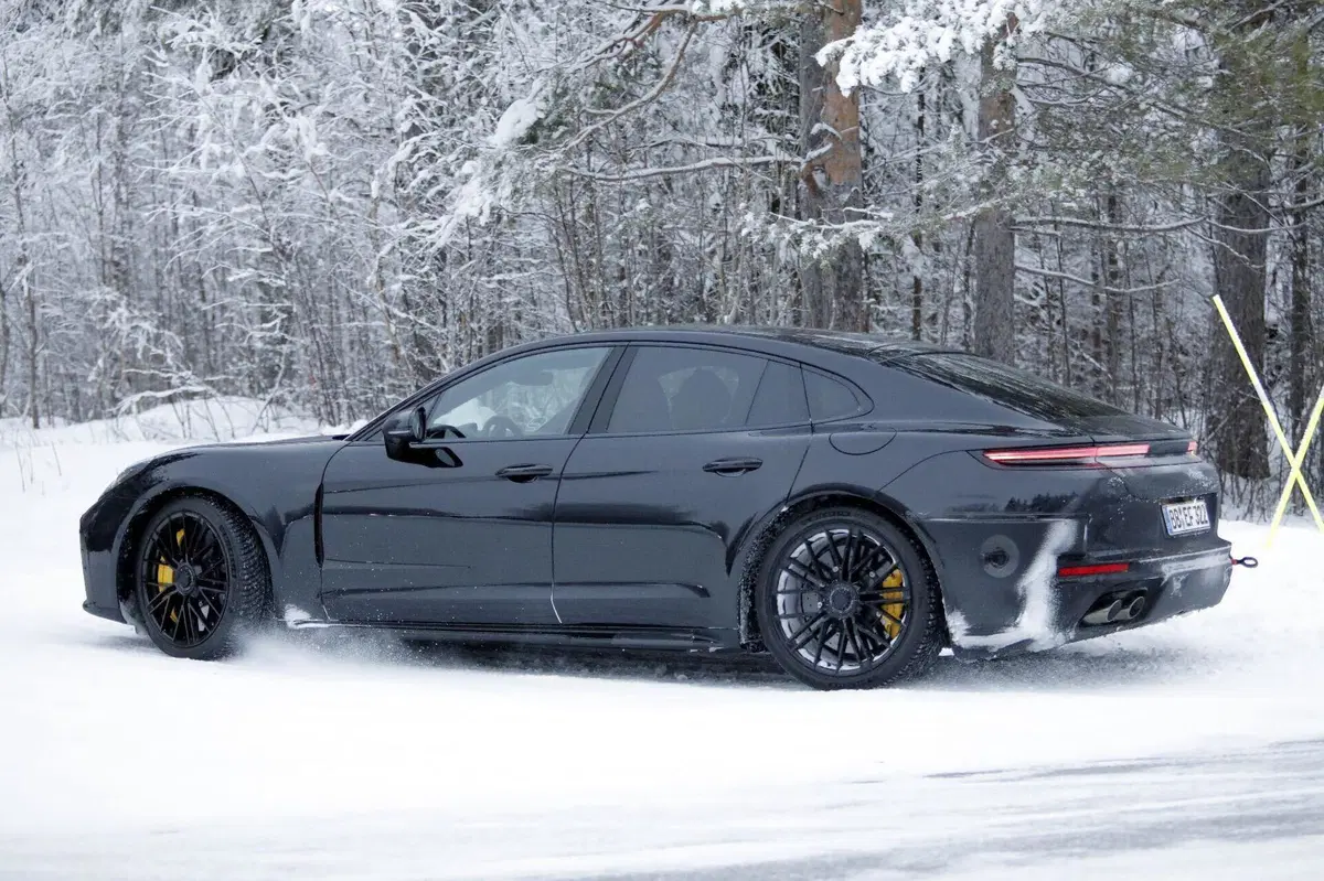 Porsche Panamera verso l’Euro 7: avvistato il facelift della terza generazione (7)