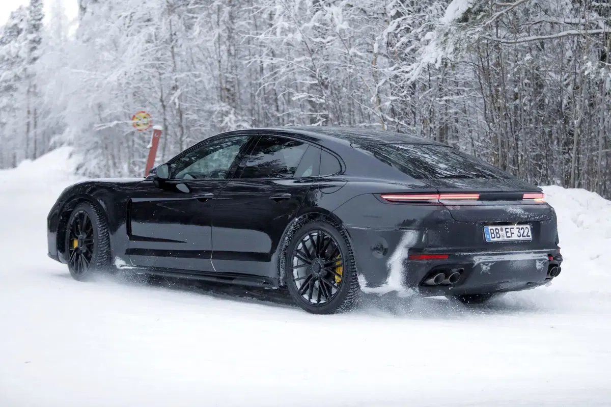 Porsche Panamera verso l’Euro 7: avvistato il facelift della terza generazione (8)