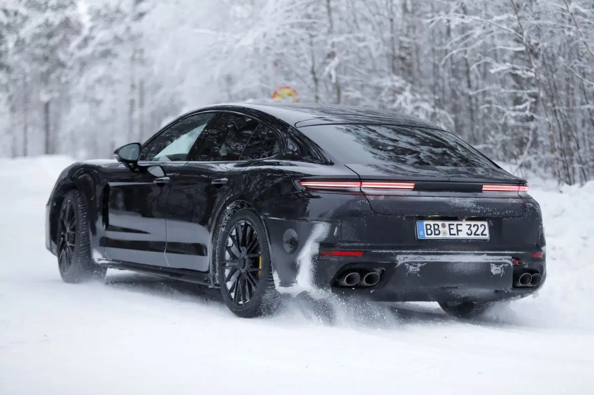 Porsche Panamera verso l’Euro 7: avvistato il facelift della terza generazione (9)