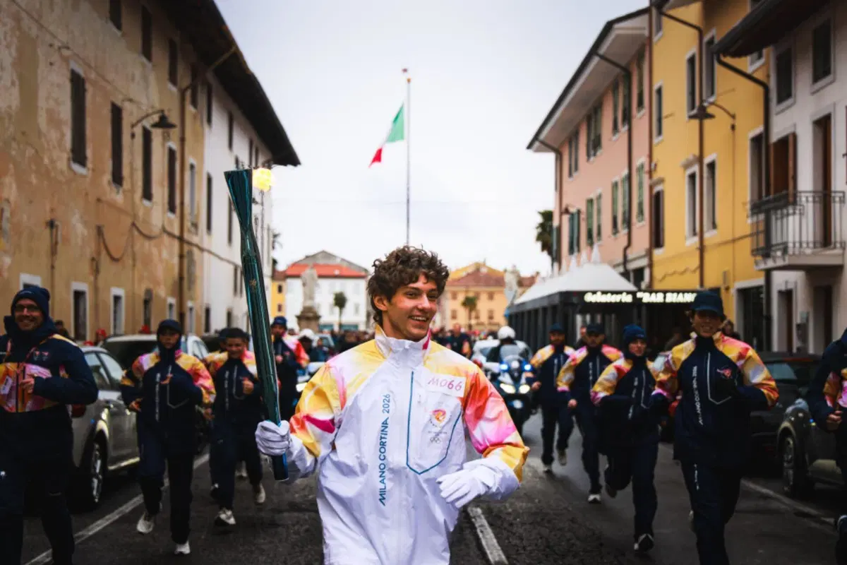 Dalla Formula 1 alla Fiamma Olimpica: Kimi Antonelli tedoforo per le Olimpiadi di Milano-Cortina (5)