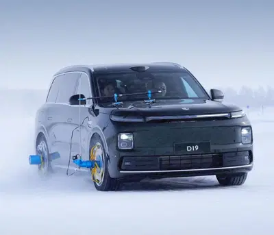 Sicurezza testata al limite: doppia esplosione di gomme sul ghiaccio per la Leapmotor D19 