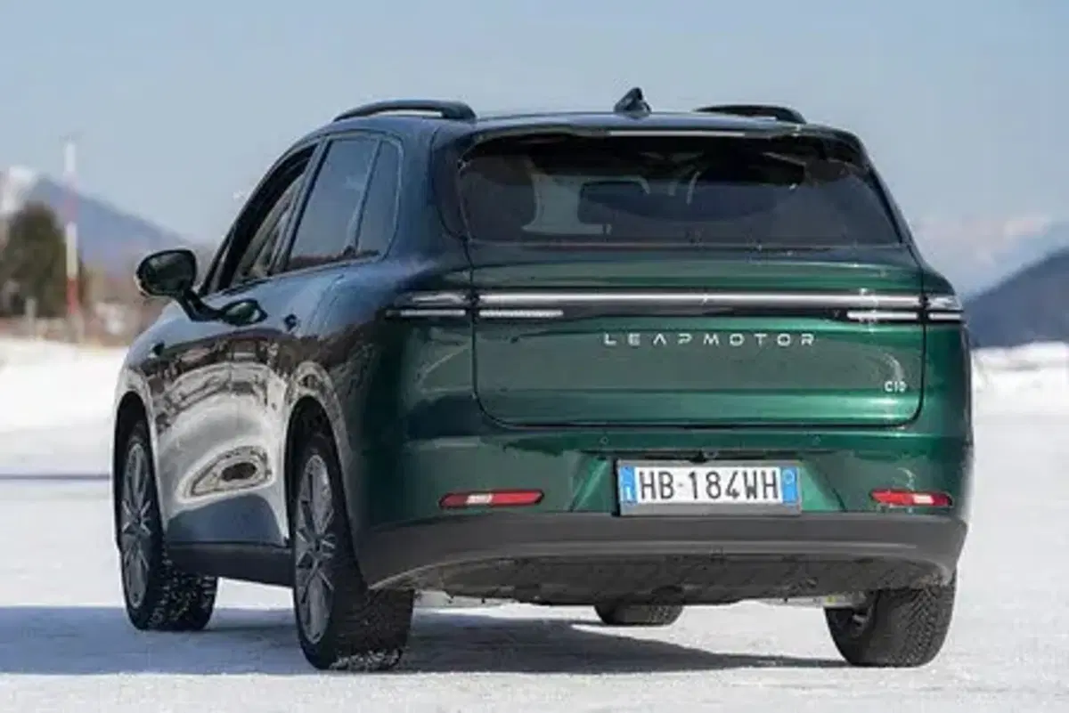 Leapmotor amplia la gamma del SUV C10: arrivano le versioni Long Range e AWD per il mercato italiano (7)