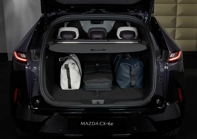 Mazda CX-6e (16)