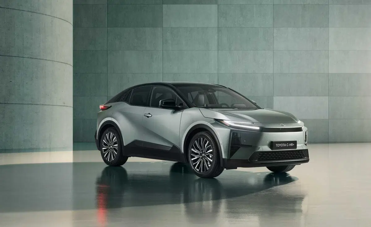 Toyota C-HR+ stravolge le regole: 600 km di autonomia e un prezzo che nessuno si aspettava