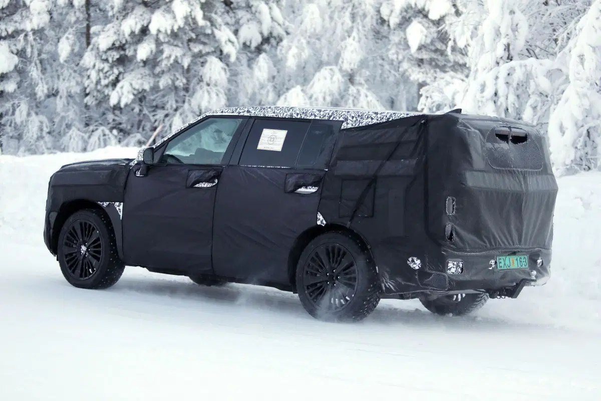 Hyundai Santa Fe Facelift: design premium e addio al look off-road (9)