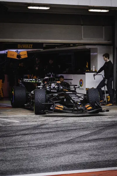 F1. Nel grande giorno della McLaren a Barcellona &egrave; bandiera rossa per Audi: ecco cosa sta succedendo nel Day 3 dei test