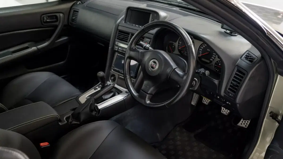 Nissan Skyline GT-R M-Spec Nür: una rarissima R34 venduta all’asta per 410.000 euro (2)