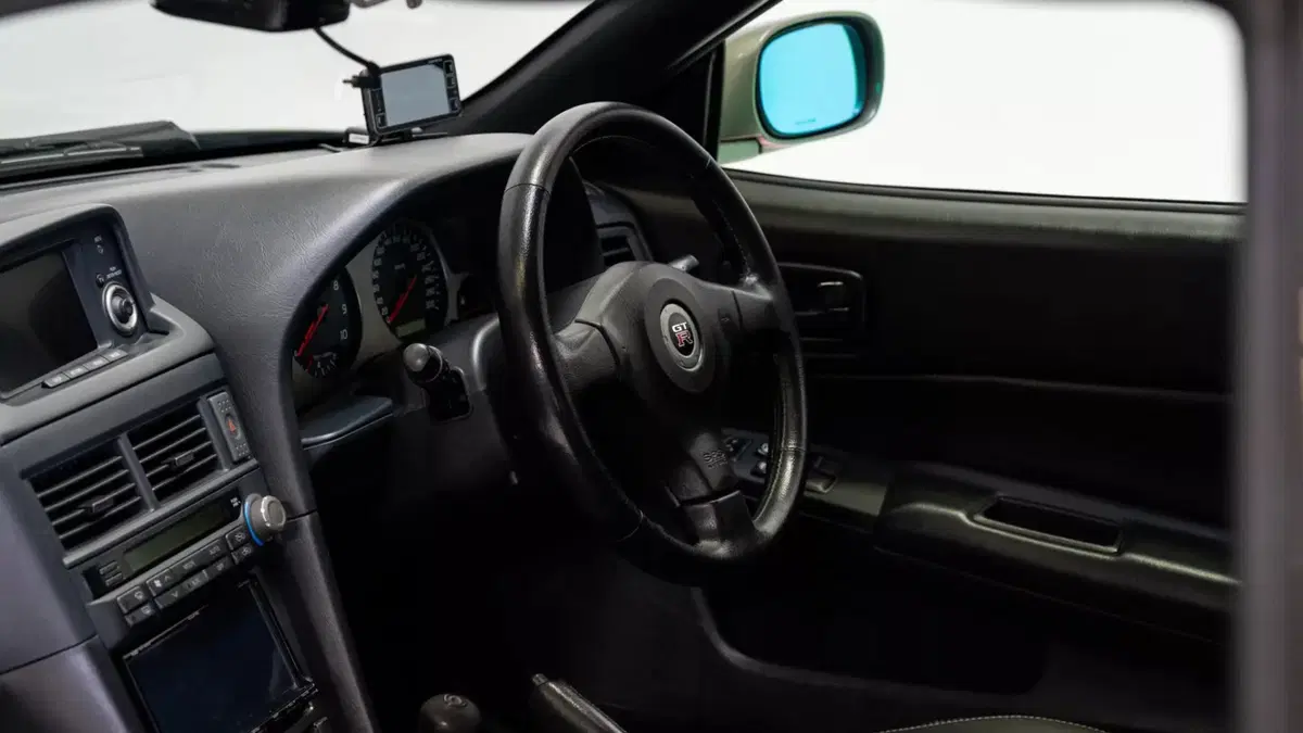 Nissan Skyline GT-R M-Spec Nür: una rarissima R34 venduta all’asta per 410.000 euro (4)