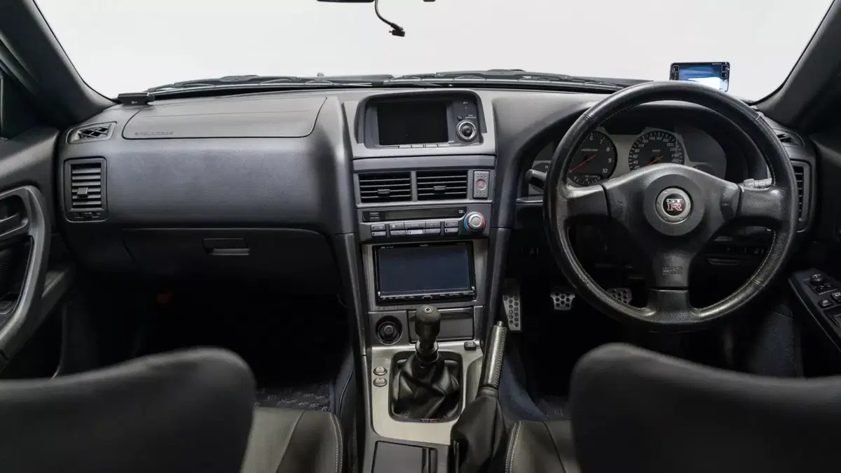 Nissan Skyline GT-R M-Spec Nür: una rarissima R34 venduta all’asta per 410.000 euro (5)